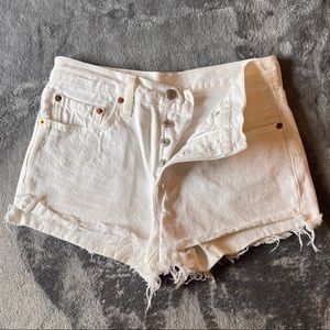 LEVI 501 Jean Short - white distressed